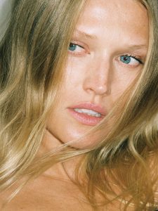 Toni Garrn co-created by ABOUT YOU_Campaign Shots_21