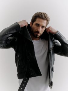 Kevin Trapp co-created by ABOUT YOU_SS2024_Drop 1_Campaign Shot_32