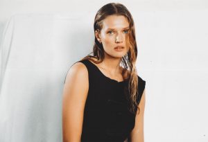 Toni Garrn co-created by ABOUT YOU_SS24_campaign shots_14
