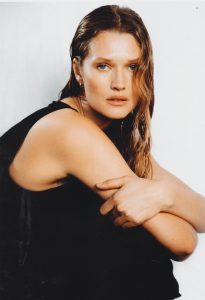 Toni Garrn co-created by ABOUT YOU_SS24_campaign shots_5