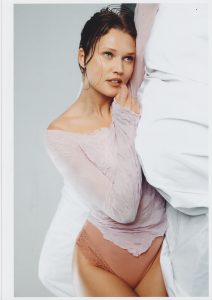 Toni Garrn co-created by ABOUT YOU_SS24_campaign shots_9