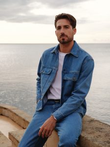 Kevin-Trapp-co-created-by-ABOUT-YOU_SS2025_Drop-1_Campaign-Shot_10